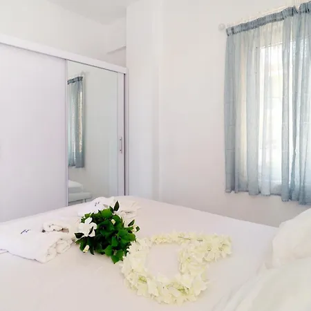 Blue Paradise * Πευκοχώρι